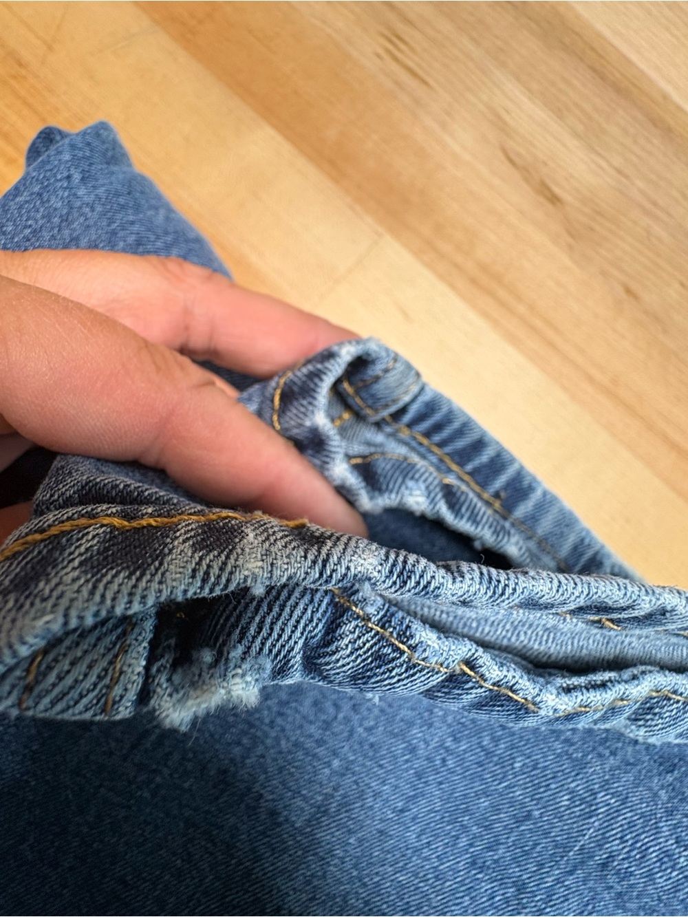 Levi's Light Blue Relaxed Fit Men's Jeans - Picture 8 of 9